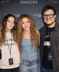 Aleks Syntek reveló que Shakira le coqueteó en presencia de su esposa tras un concierto 3 Fotografía de Shakira en compañía de Aleks Syntek.