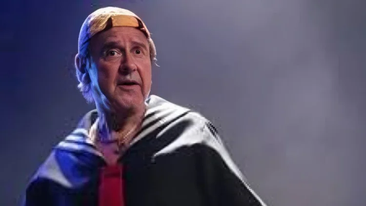 Fotografía de Carlos Villagrán interpretando a Kiko, de El Chavo del 8, en un show.