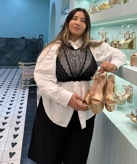 Fotografía de Flor Chaparro, diseñadora barranquillera de calzado.