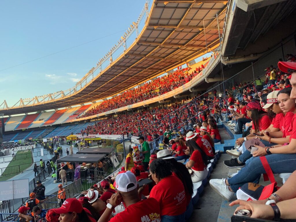 Barranquilla le cumplió el sueño a Silvestre Dangond 2 Publico en la tarde en el estadio Metropolitano de Barranquilla para el concierto de Silvestre Dangond