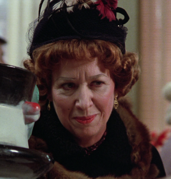 Fotografía de Ruby Deagle, interpretada por Polly Holliday.