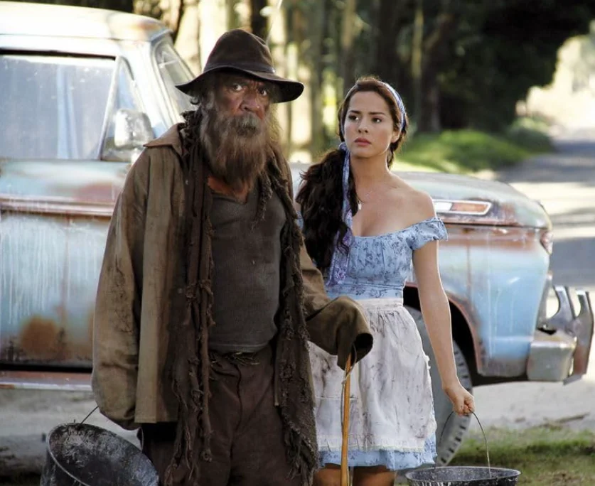 Falleció Gustavo Angarita, reconocido actor colombiano de 'Bella Calamidades' 2 Fotografía de Gustavo Angarita como Aquiles Barraza y Danna García interpretando a 'Lola' Carrero en 'Bella Calamidades'.