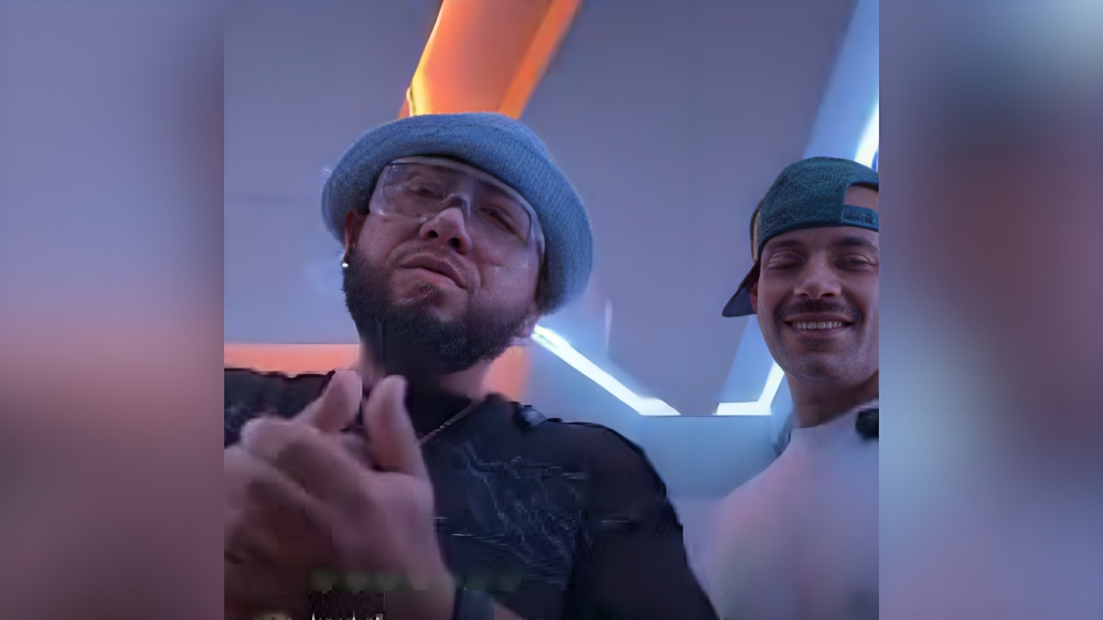 Captura de video de Ñejo y Feid durante el en vivo por su colaboración en 'Princesa'.