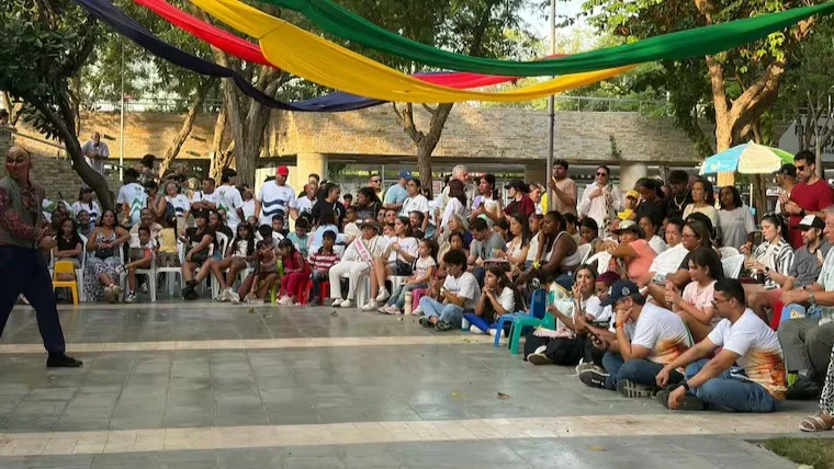 ¡La literatura y cultura viven! FILBAC 2025 contó con más de 108 mil visitantes 1 Fotografía de asistentes a la FILBAC 2025 en Barranquilla.