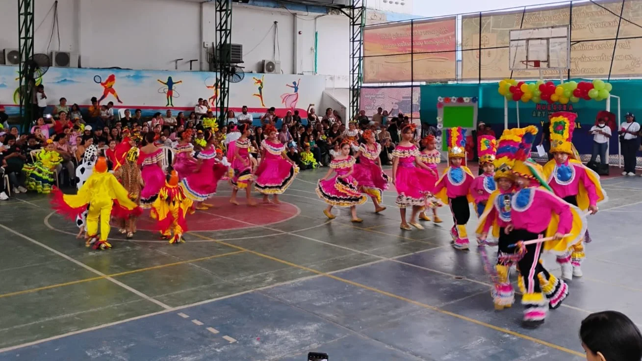 Fotografía del Congo Grande Barranquilla haciendo presencia en el programa de las Casas Distritales de Cultura.