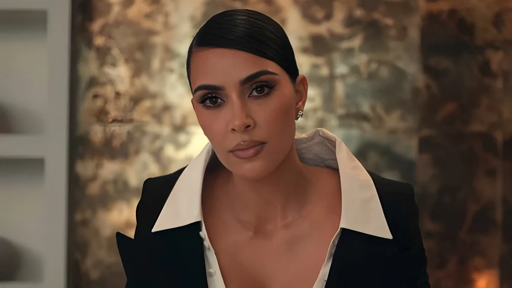 Fotografía de Kim Kardashian en la serie 'All's Fair'.