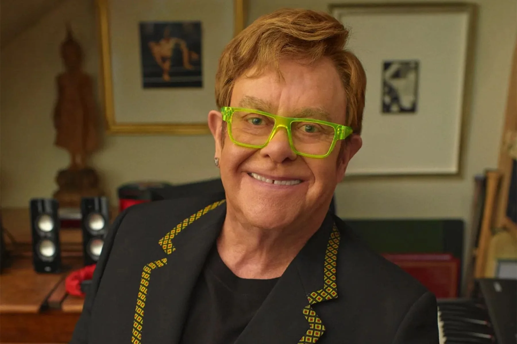 Fotografía del histórico cantante británico Elton John, quien ha perdido la visión.