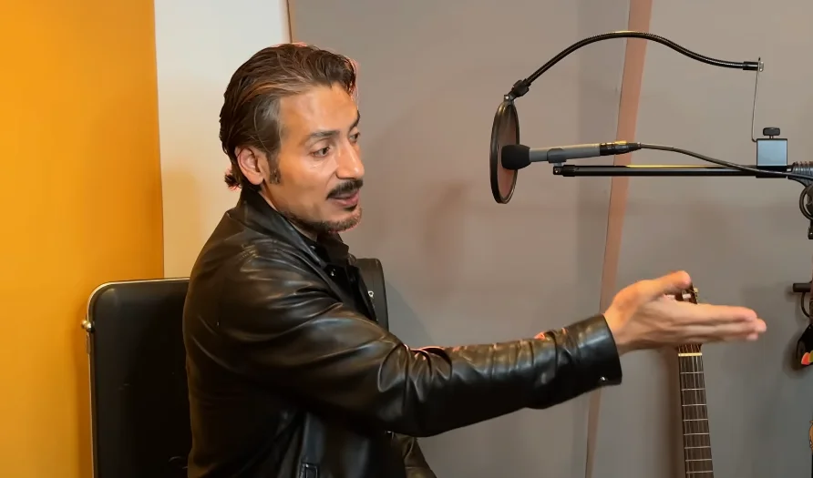 Fotografía de Juan Carlos Tinoco, actor de doblaje que le ha dado voz a personajes como Thanos, Brian Griffin y el alcalde Diamante.