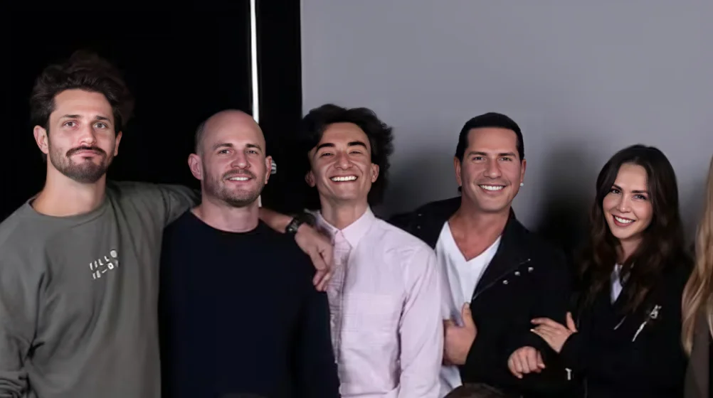 Fotografía de parte del reparto de 'Sin senos sí hay paraíso 4'.