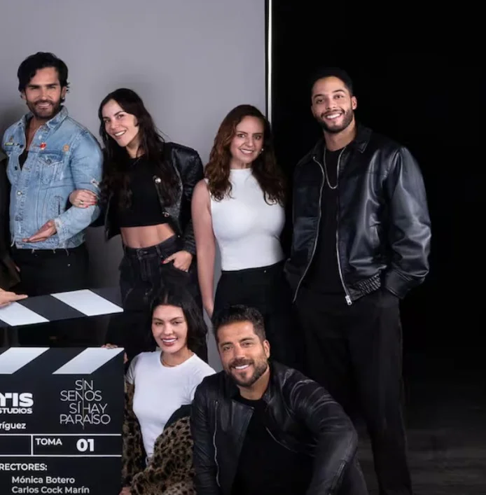 Fotografía de un sector de los actores que participarán en 'Sin senos sí hay paraíso 4'.