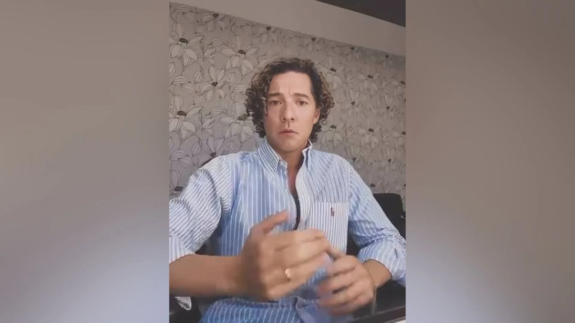 Captura de video de David Bisbal, histórico cantante, narrando los momentos vividos por el terremoto en Colombia.